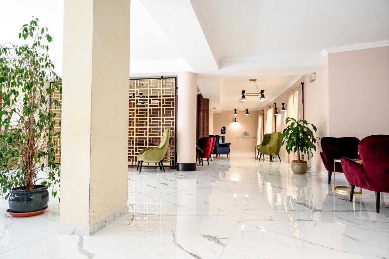 Roma Domus Hotel ポンツァーノ・ロマーノ エクステリア 写真