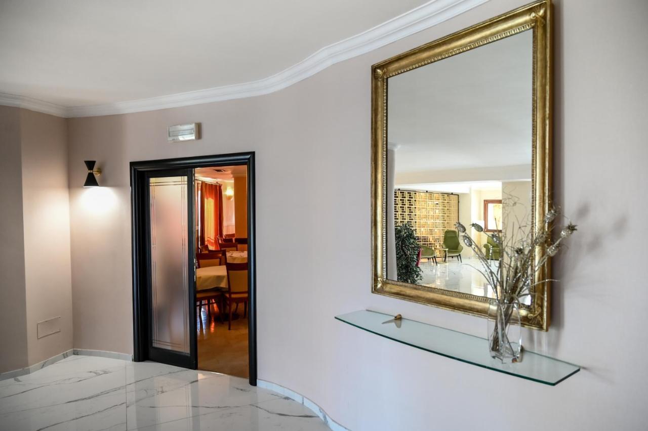 Roma Domus Hotel ポンツァーノ・ロマーノ エクステリア 写真