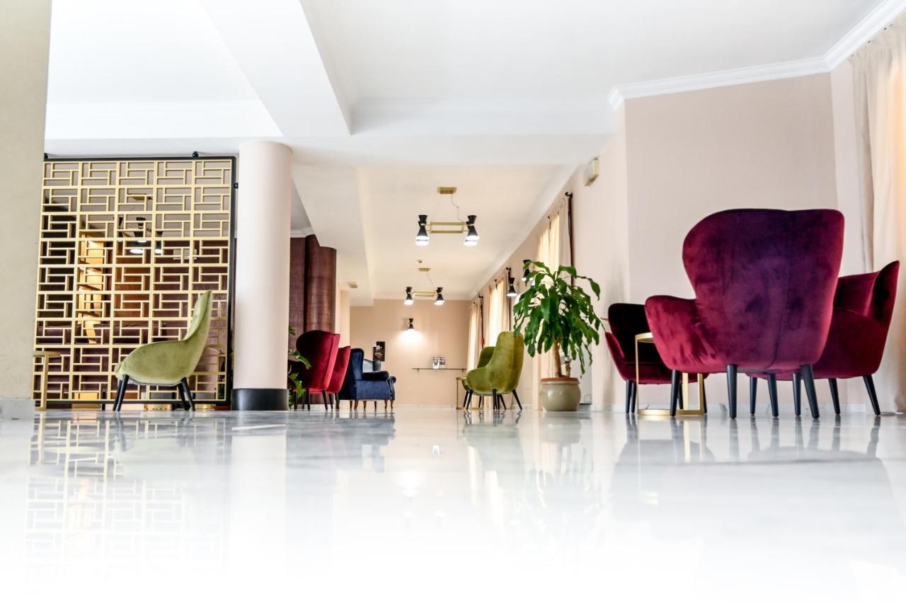 Roma Domus Hotel ポンツァーノ・ロマーノ エクステリア 写真