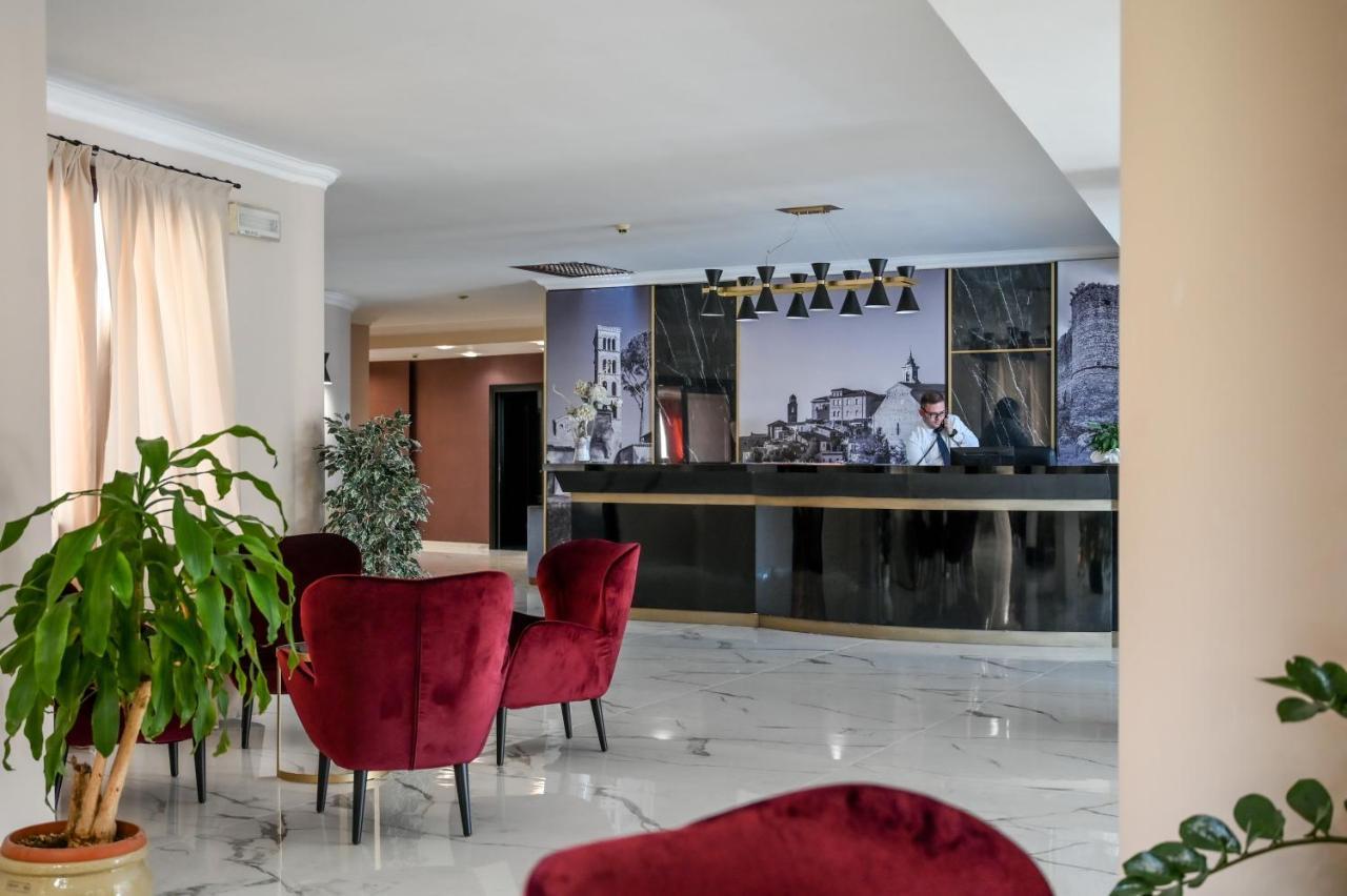 Roma Domus Hotel ポンツァーノ・ロマーノ エクステリア 写真